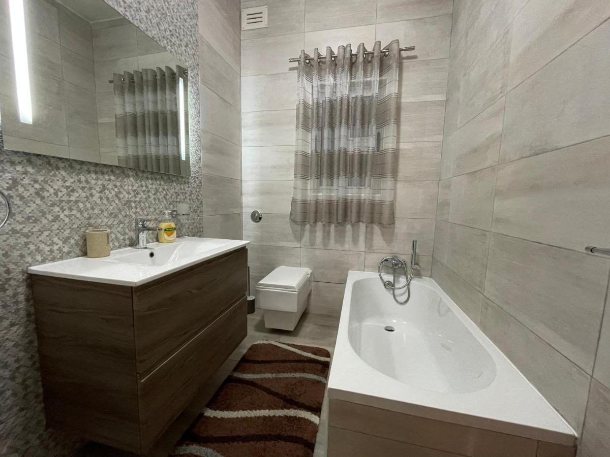 Verdi Apartment - Spacious Modern Apartment, Close To Valletta Santa Vennera Esterno foto